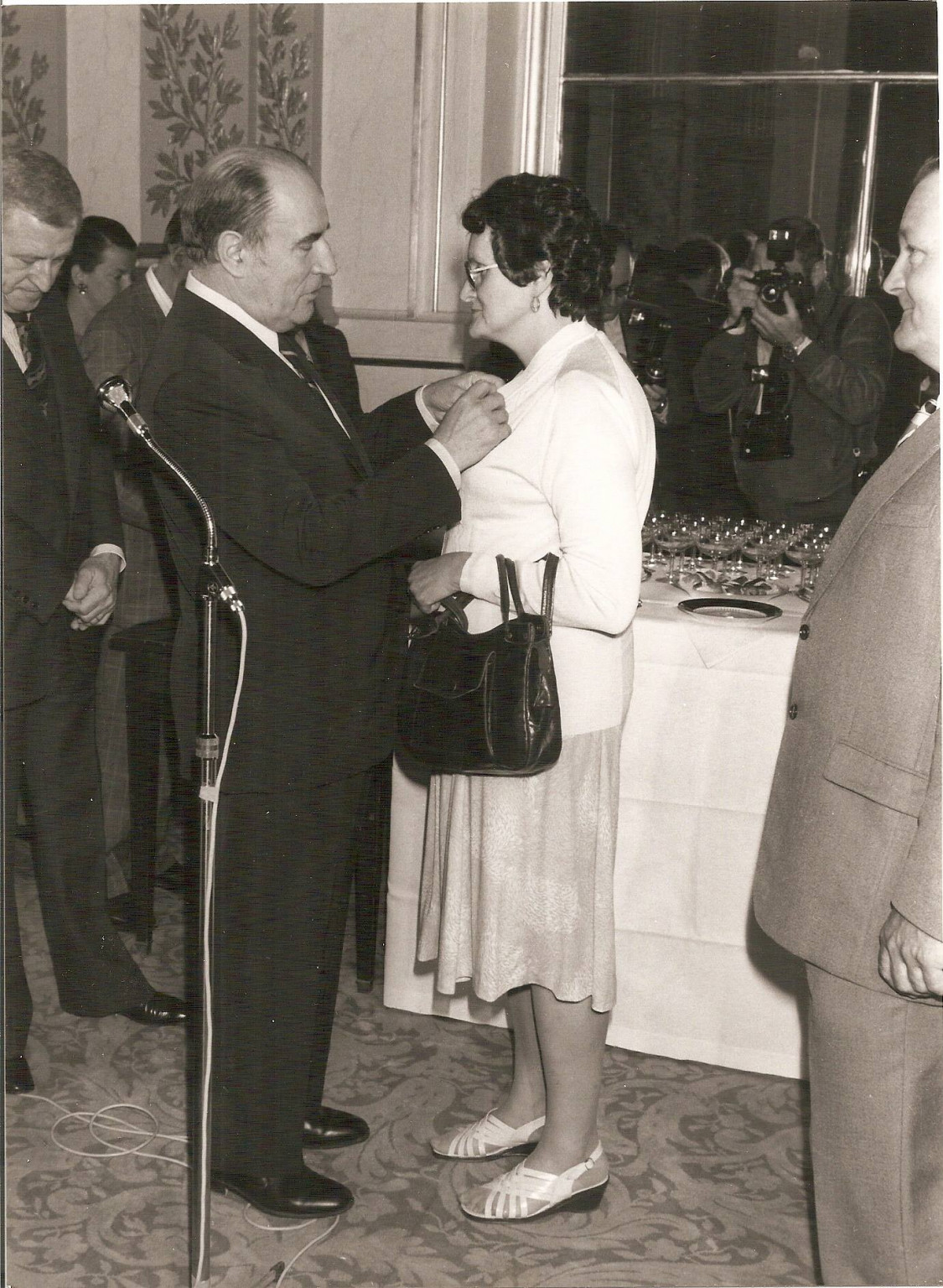 Médaille des familles nombreuses à Jacqueline et Claude Belet en 1981