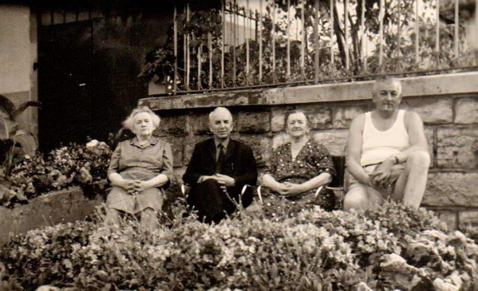 De droite à gauche  Jean Rodier  , arrière grand mère Marie Quelos , arrière-grand père Louis Quelos et Sophie
