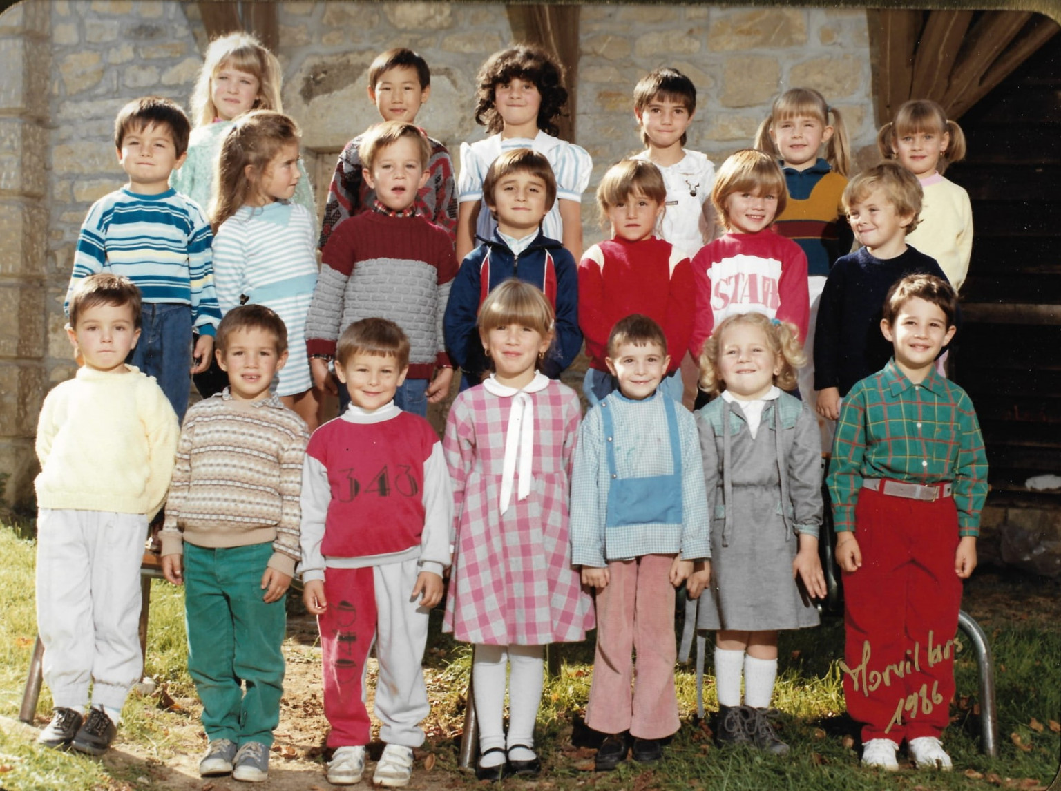 1986     - HAUT - Maïté Micossi , Amandine Sombsthay , Sandrine Gonthier , Christelle Staine , Aline Leclerc , Isabelle Carnicer Prenat .     - MILLIEU - Jérôme Bouvet , Charlene Blanc , Julien Bari , Daniel Stojanovic ,Virginie Eustacchio , Alexandra Kremer , Thomas Routhier .    - BAS - Julien Hoff , Pequignot Jérémie , Fabrice Brocco , Caroline Pouppart , André Gutleben , Julie Lombard , Brocco Nicolas .