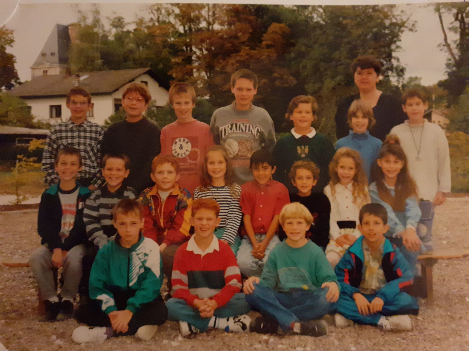 1992  Mme Rolle  -     HAUT    -  Mikael Ringenbach , Audrey Cramatte  , Romaric Samoullier , Romain Lehmann , José Maria Viellard ,    6  ,Lucie Carrara. -     MILLIEU    -    Jérémie Samouiller   ,  9    ,  Yannick Grandjean ,  Audrey Oudot   , François Ventrella  , 13  , Aurelie Perron  ,  Marina Pinto  -    BAS     -  16 , Kevin Brocard , Valentin Routhier , Nicolas Vieillard .