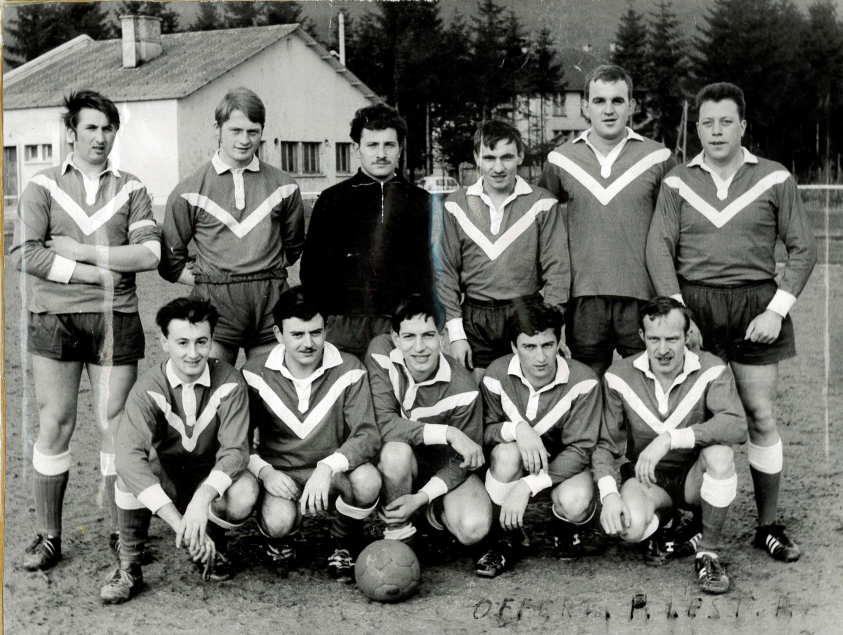 FOOT - HAUT - Georges DEMARINI , Michel VIOTTI , Daniel MARIANI , Jean BEL , Gérard MOYNE , Henri BLEYER - BAS - Alain FLEURY, Roger GASPARD , KOUANA Jean-François dit "SASSA" neveu de G. MOYNE , Jojo YODER , Bernard KLEIN .