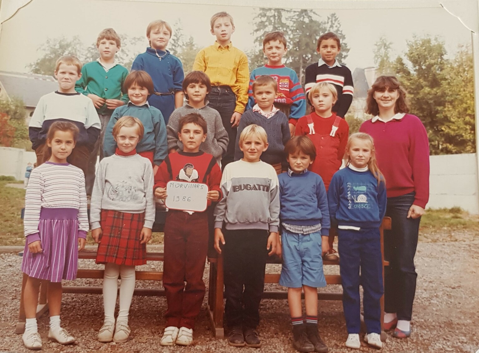 1986 - HAUT - Vincent Nedey , Hélène Tavier , Stéphane Freund , Denis Seigne , Georges Emile - MILLIEU - Guillaume Onffroy de Verez , Sylvain Rodier , Carmelo Ventrella , Stéphane Fave , Ludovic Rota , Madame Charmoille - BAS - Jessica Fallenot , Stéphanie Lansucki , Cédric Shiell , Mickael Duplin , Josquin Rodier , Caroline Gilson