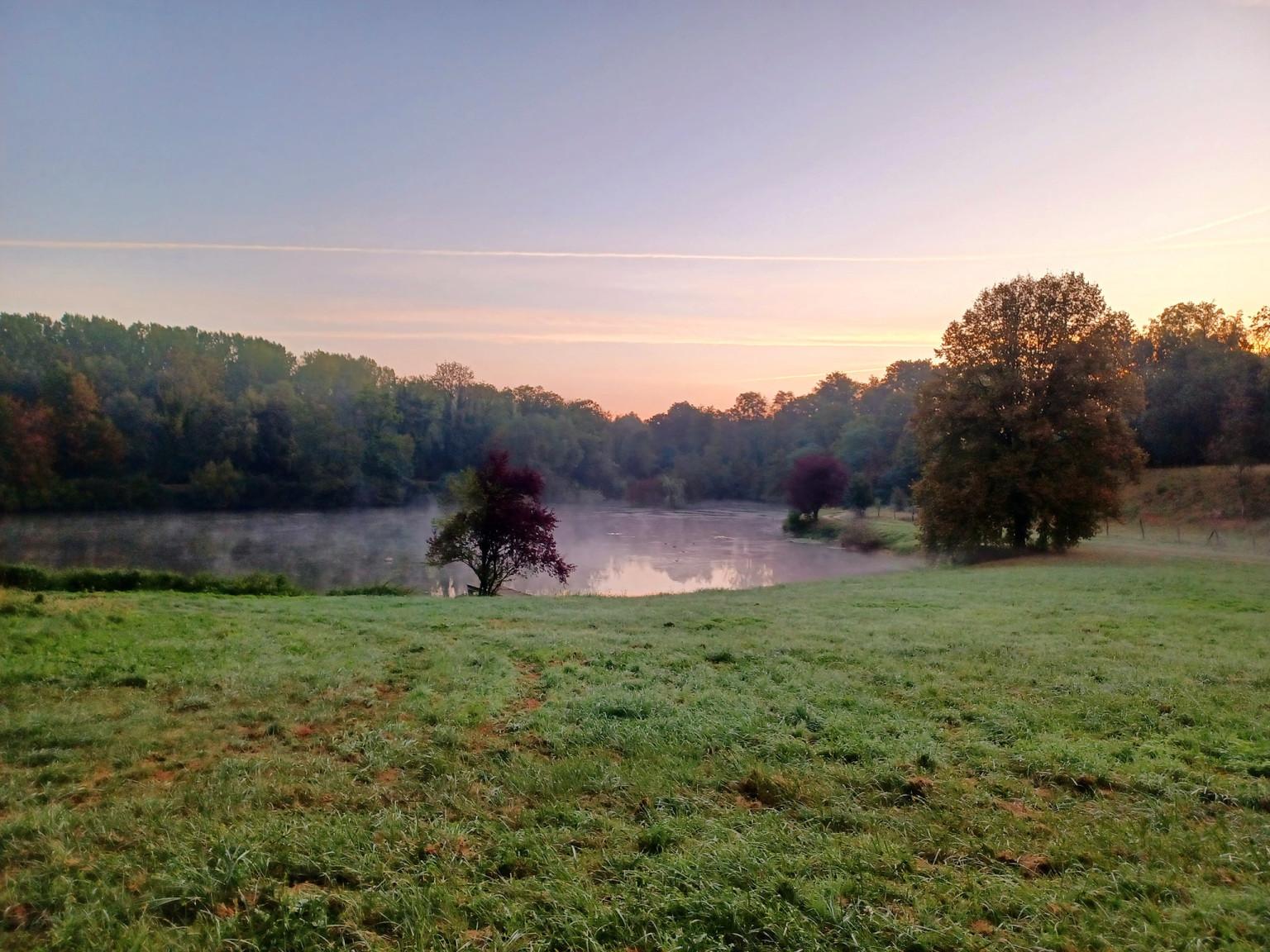 Étang et route des Chateaux