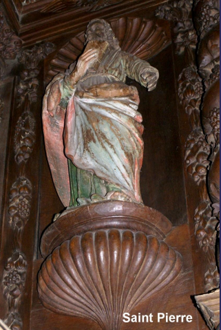 St Pierre statue de bois se trouvant a droite dans le retable (1)