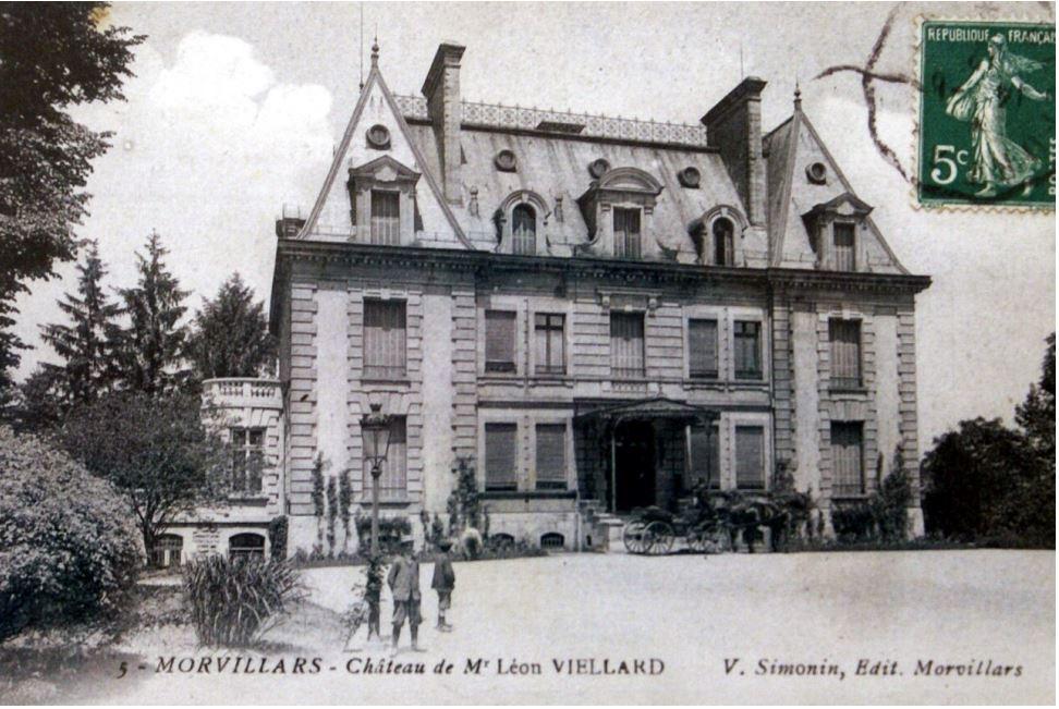 Château Léon  Construit en 1886 pour Léon Viellard, le fils ainé de Juvénal Viellard ,La terrasse est ajoutée en 1905