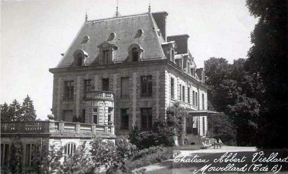 Château Léon  Construit en 1886 pour Léon Viellard, le fils ainé de Juvénal Viellard ,La terrasse est ajoutée en 1905