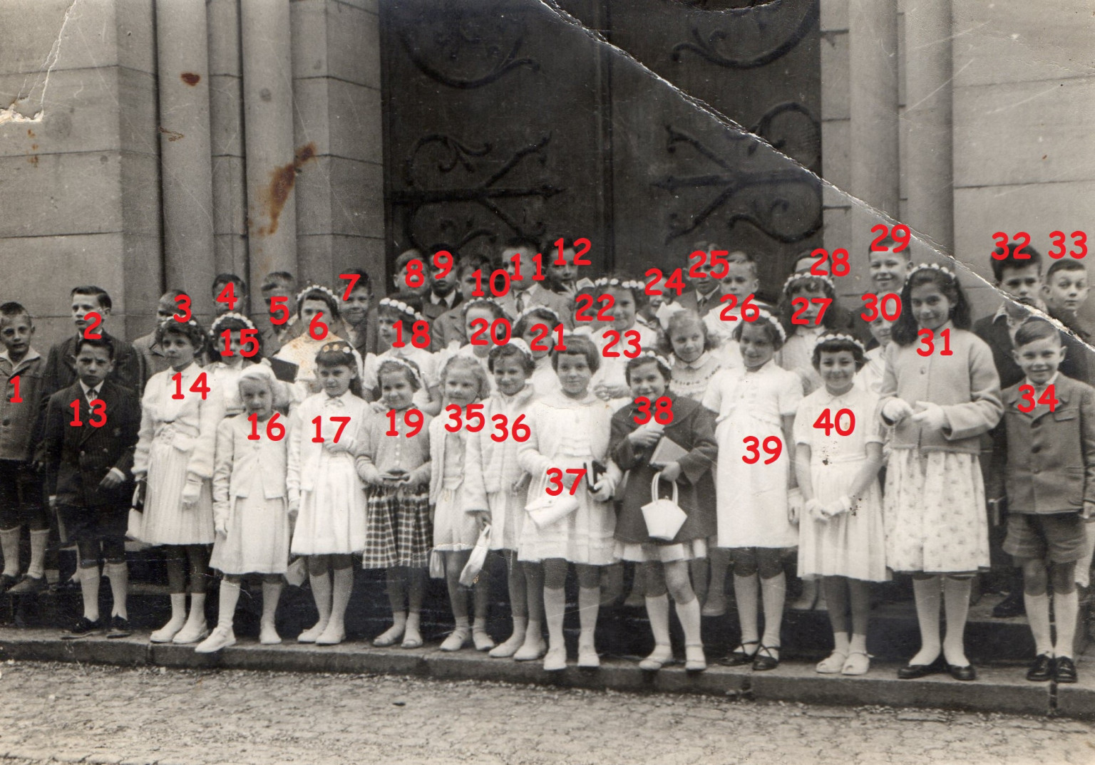 1958 Communiants  - HAUT – 1, 2, 3, 4 Gerard Schlatter ,5 ,6, 7, 8, 9 ,10 ,11, 12 Daniel Viotti ,13, 14, 15, 16 Geneviève Mercier. - MILLIEU – 17, 18, 19, 20, 21, 22, 23 ,24 ,25 , 26 Dominique Briaucourt , 27, 28 , 29 Pierre Rémy  ,30 - BAS – 31, 32, 33 ,34, 35 ,36, 37 ,38, 39 ,40 Eliane Yoder ,  41 .